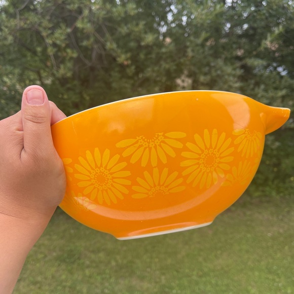 Pyrex Other - 🍄SOLD🍄 Pyrex 1968 Daisy aka Sunflower 4 quart Cinderella mixing bowl